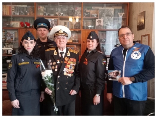 Волонтёры Победы поздравили ветеранов Великой Отечественной войны с наступающим Днём Победы